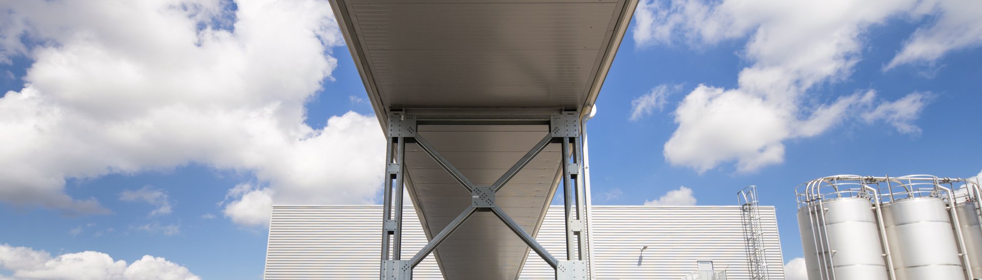 Steel buildings technical information, CZ0741 Rimowa bridge